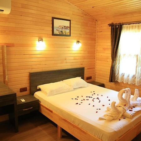 Tunays Pansiyon Bed & Breakfast Çıralı Exterior foto