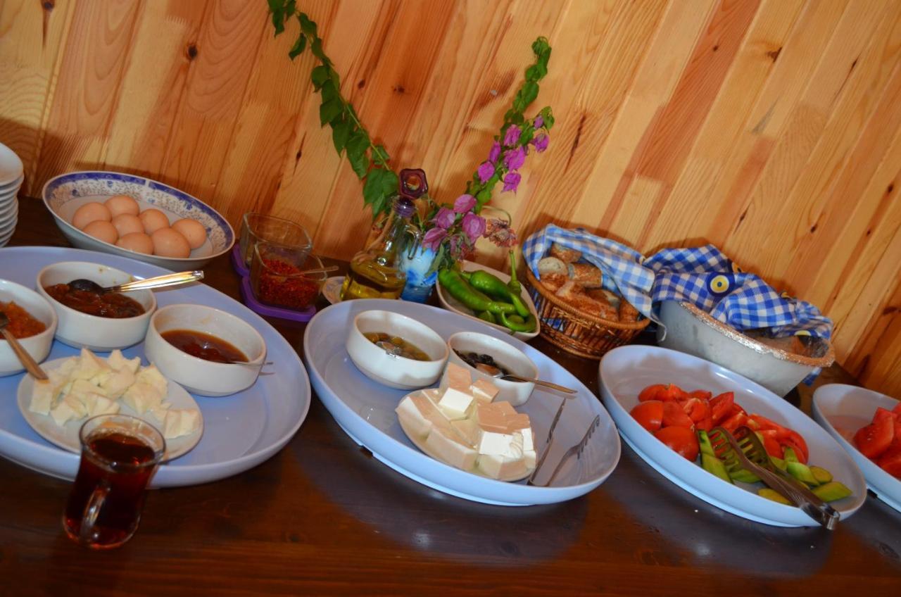 Tunays Pansiyon Bed & Breakfast Çıralı Exterior foto