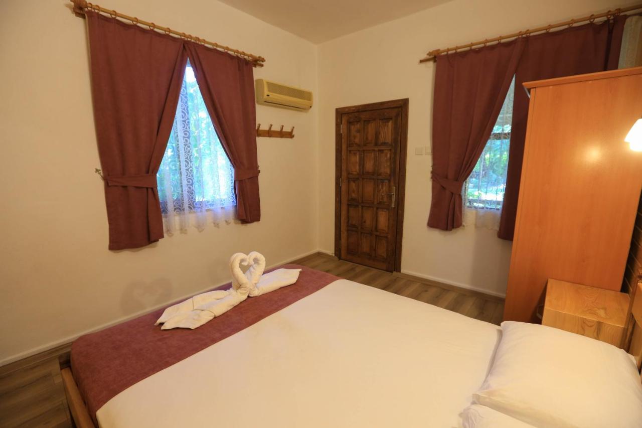 Tunays Pansiyon Bed & Breakfast Çıralı Exterior foto
